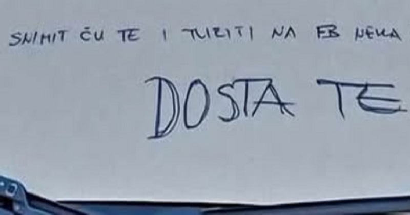 Stanari zgrade ostavili su poruku susjedi zbog njene odvratne navike, bizarnu fotku šera cijeli Fejs