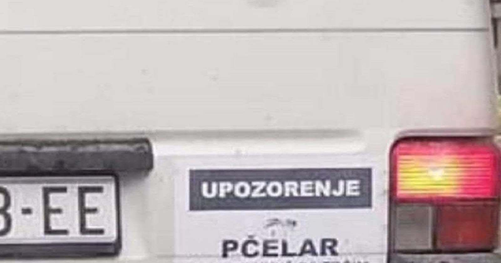 Natpis na kombiju jednog pčelara oduševio je ekipu na Fejsu, odmah ćete vidjeti zašto je hit