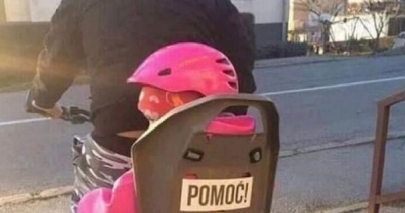 Tata i kći natpisom na biciklu izazivaju smijeh gdje god se pojave, morate to vidjeti