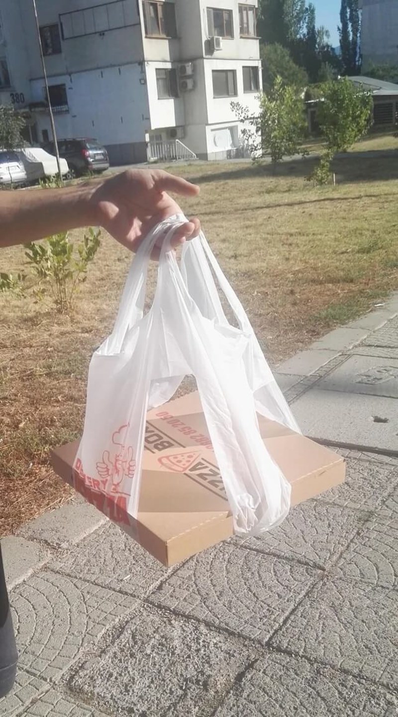 Zanimljiv dizajn vrećica jedne pizzerie