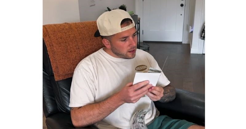 Tip je odglumio kako se svi ponašamo kada vidimo lovu u čestitci, fora je urnebesna