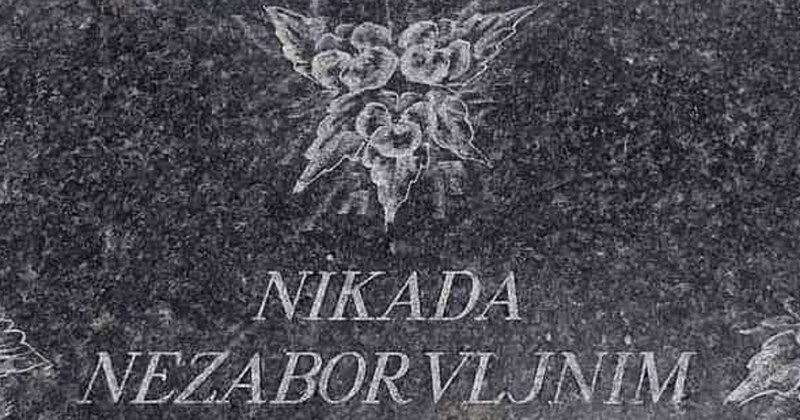 Natpis viđen na jednoj nadgrobnoj ploči zapanjio je društvene mreže, nećete znati što prije gledati