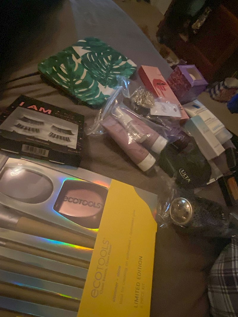 Moj tata je medicinski brat. Ovo je dobio za božićnicu jer se nitko u bolnici nije sjetio da ovaj posao obavljaju i muškarci