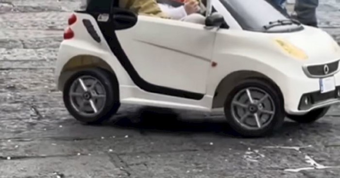 Snimku iz Napulja lajkaju milijuni zbog urnebesnog kostima dječaka i njegovog psa, oduševit će vas