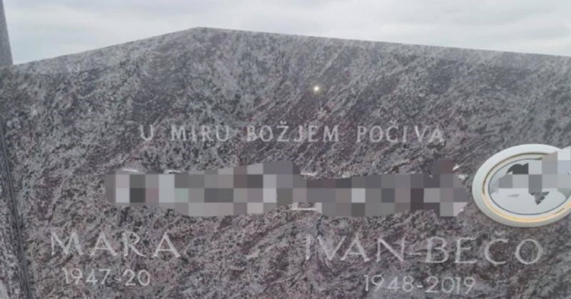 Tip si je za života ugravirao stihove na nadgrobni spomenik. Sada je, blago rečeno, hitčina