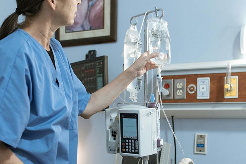 Moje tijelo ne stvara vlastita antitijela. Dakle, jednom tjedno u zadnjih 15 godina, morao sam dobiti infuziju antitijela koja su izvučena iz donirane plazme.  Ako donirate plazmu- hvala vam što me držite na životu!