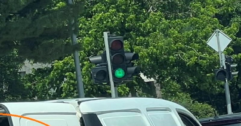 Prizor sa splitskih prometnica šera se regijom, morate vidjeti kako je tip zatvorio prtljažnik