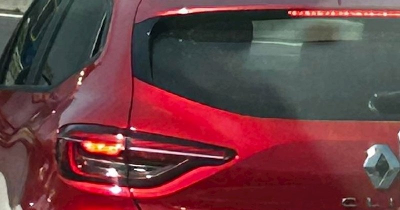 Priča s ovim automobilom nasmijala je Hrvate na Fejsu, a sve kroz dvije hit fotke. Morate vidjeti!