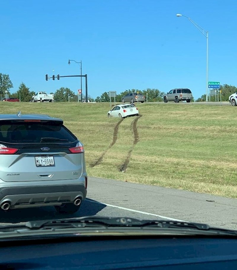 Još jedna koja ne voli čekati u koloni i misli da je njeno vrijeme vrijednije od tuđeg