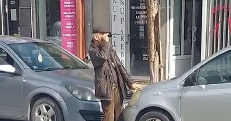 Bizaran prizor s ulica Beograda danas se masovno dijeli na mrežama, morate vidjeti što radi ovaj tip