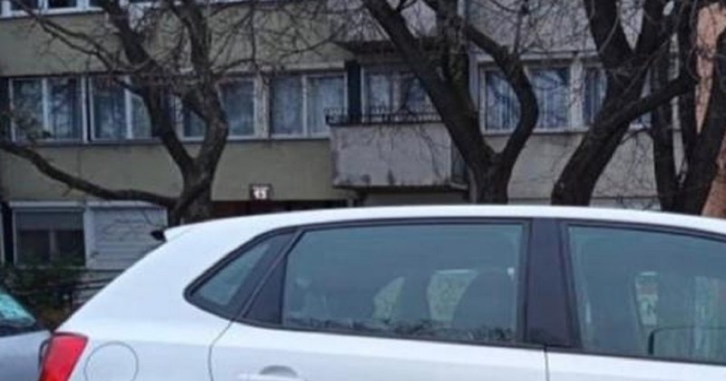 Tip u Srbiji parkirao je auto nasred pješačkog, netko mu je ostavio opasku koja se ne zaboravlja