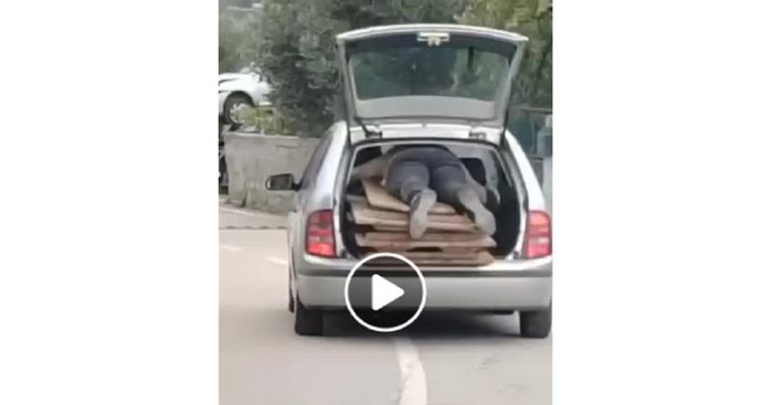 Način na koji je tip osigurao teret u autu šera se Fejsom brzinom munje, morate vidjeti