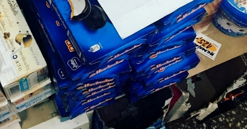 Netko je morao fotkati urnebesni natpis iznad poznatog slatkiša, nemoguće je prebrojati sve greške