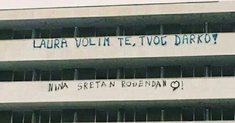 Na napuštenoj zgradi ostavljaju se ljubavne poruke, svi žele znati priču iza trećeg grafita