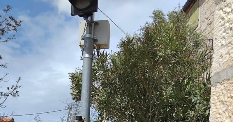 Semafor fotkan na Braču izazvao je salve smijeha na Fejsu, odmah će vam biti jasno zašto