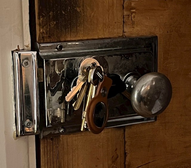 Ovako nikad ne zaboravljam ključeve. Imam magnet na privjesku!