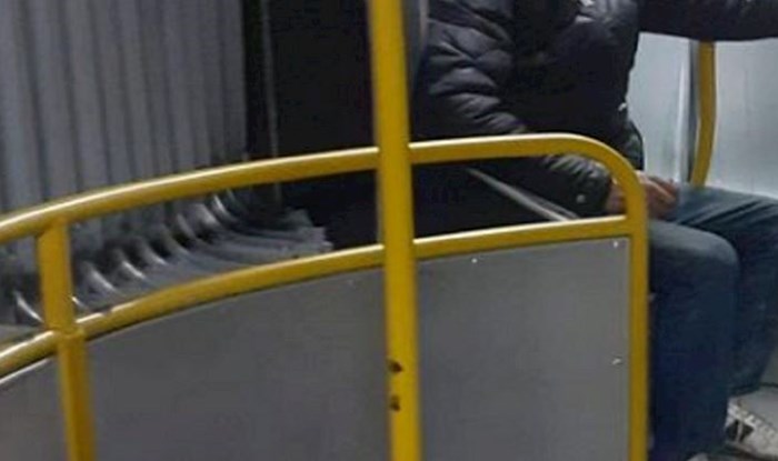Prizor fotkan u beogradskom javnom prijevozu lajkaju tisuće na popularnoj FB stranici, urnebesan je