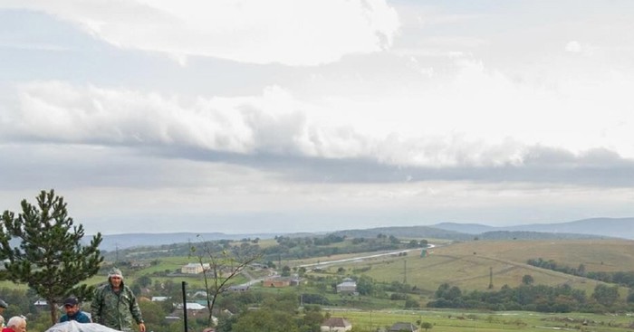 Fotka jedne slavenske proslave srušila je Fejs, odmah ćete vidjeti zašto je hit!