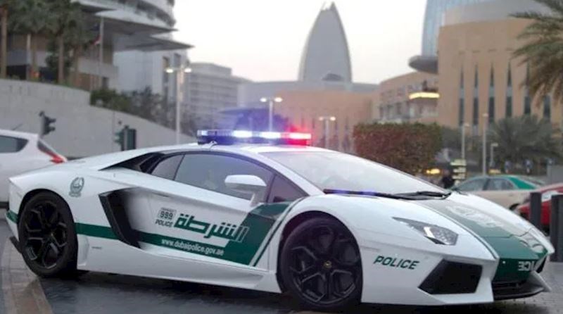 Policija vozi Ferrari. Što je i logično s obzirom na to što voze građani