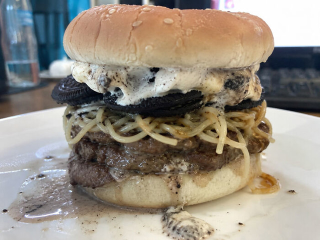 Oreo špageti sladoled burger
