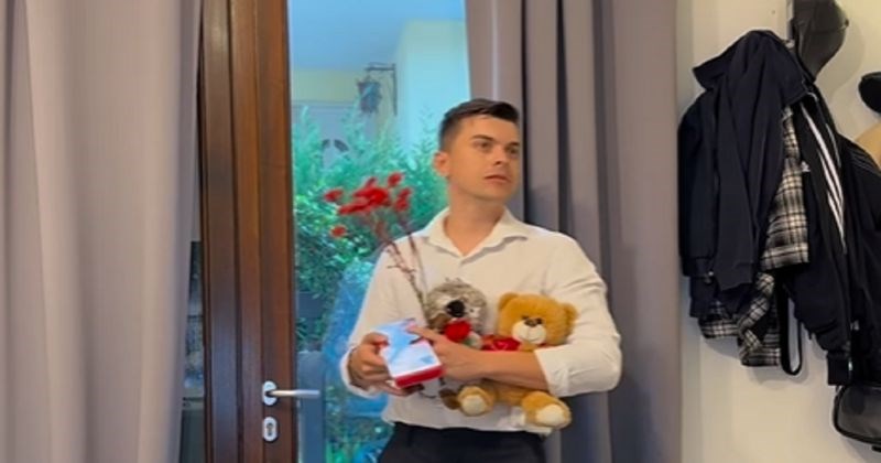 Fora prikazuje kako se muškarci sa Zapada ispričavaju ženi, a kako to rade u Istočnoj Europi. Hit je