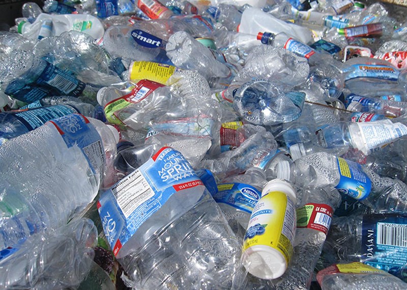 40% sve plastike proizvedene svake godine samo je za jednokratnu upotrebu...a samo 9% plastike se reciklira nakon odlaganja.