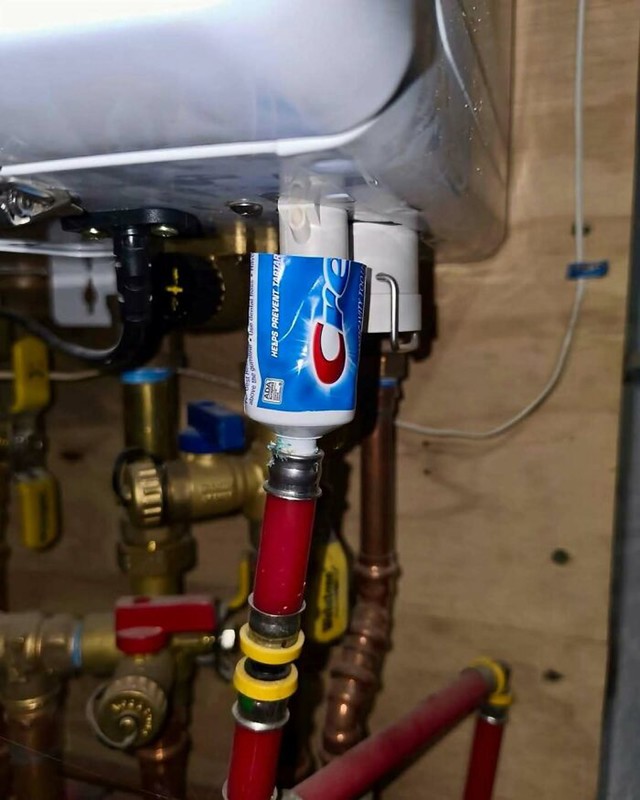 Čep od paste za zube kao dio instalacije