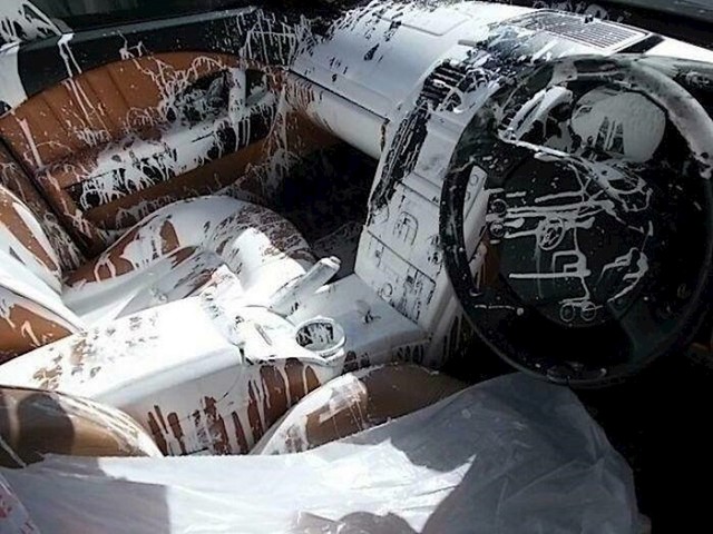 Prolio sam boju po šefovom Maseratiju. Ups!
