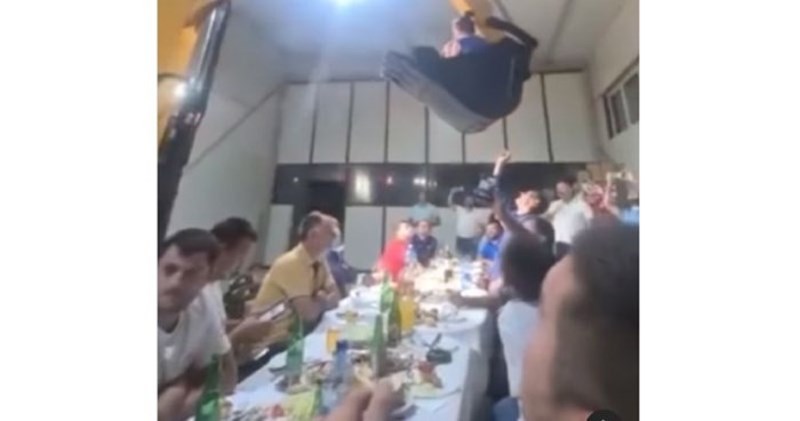 Tip iz Bosne kupio je novi bager, morate vidjeti kako počastio ekipu tim povodom. Ovo je SVE!