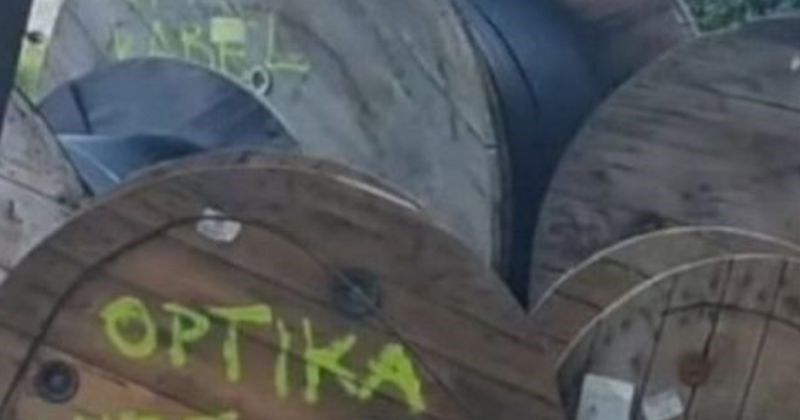 Natpis na optičkim kablovima u Srbiji nasmijao je regiju, sve će vam biti jasno kad vidite sliku