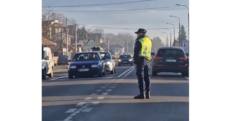 Netko je snimio komičnu scenu s policajcem na raskrižju u Srbiji, odmah ćete vidjeti zašto je hit