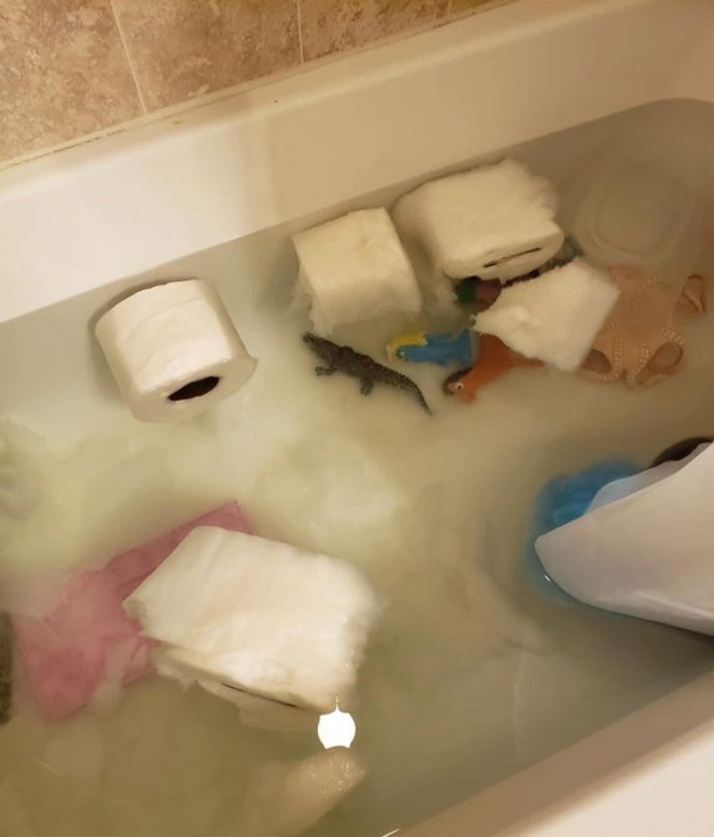 Moja kćerkica se pohvalila da je okupala toaletni papir