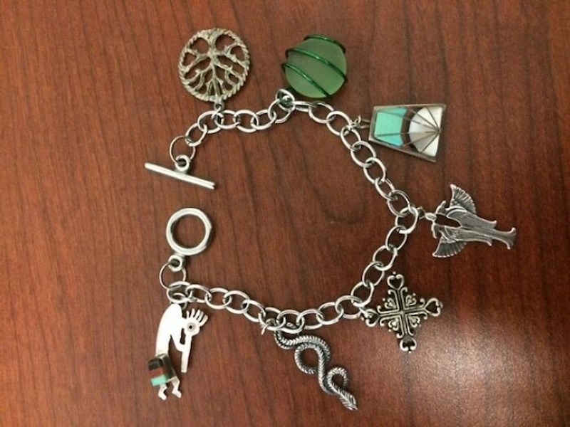 15. Naušnice koje su izgubile par postale su simpa narukvica