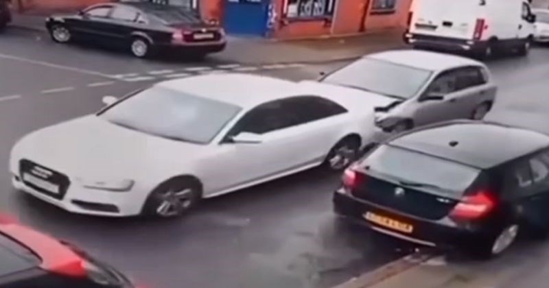 Sudar dvaju auta postao je hit na Fejsu zbog scene koja se dogodila netom nakon, urnebesna je!