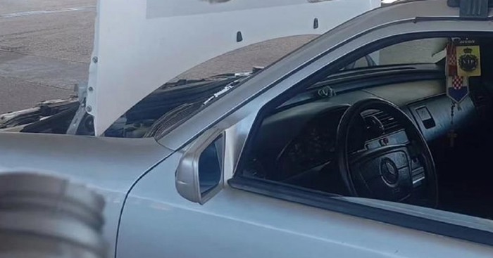 Detalj na haubi ovog tipa danima se šera Hrvatskom, mnogima će prisjesti slika