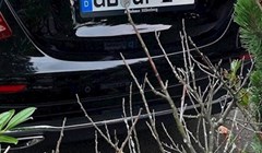 U Dalmaciji su slikali ovaj auto zbog urnebesne registracije, on sigurno ne zna što to znači