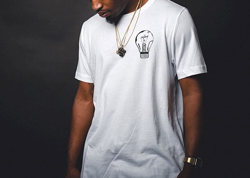 Muškarci zapravo mogu proizvoditi mlijeko. To se događa češće nego što mislite, no većina muškaraca jednostavno se srami to priznati. Smatra se da proizvodnja mlijeka može biti potaknuta gladovanjem. Kada su preživjeli iz koncentracijskih logora dobili hranu nakon mjeseci gladovanja, neki od njih su počeli proizvoditi mlijeko.