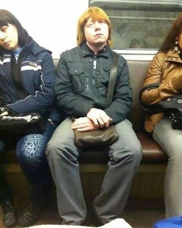 Ron je zakasnio na Hogwarts Express pa je morao ići podzemnom