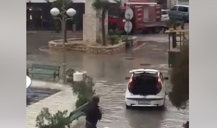 Tuđi čovik nikad neće znati: Snimke iz poplavljene Dalmacije hit su na mrežama, ovo morate vidjeti