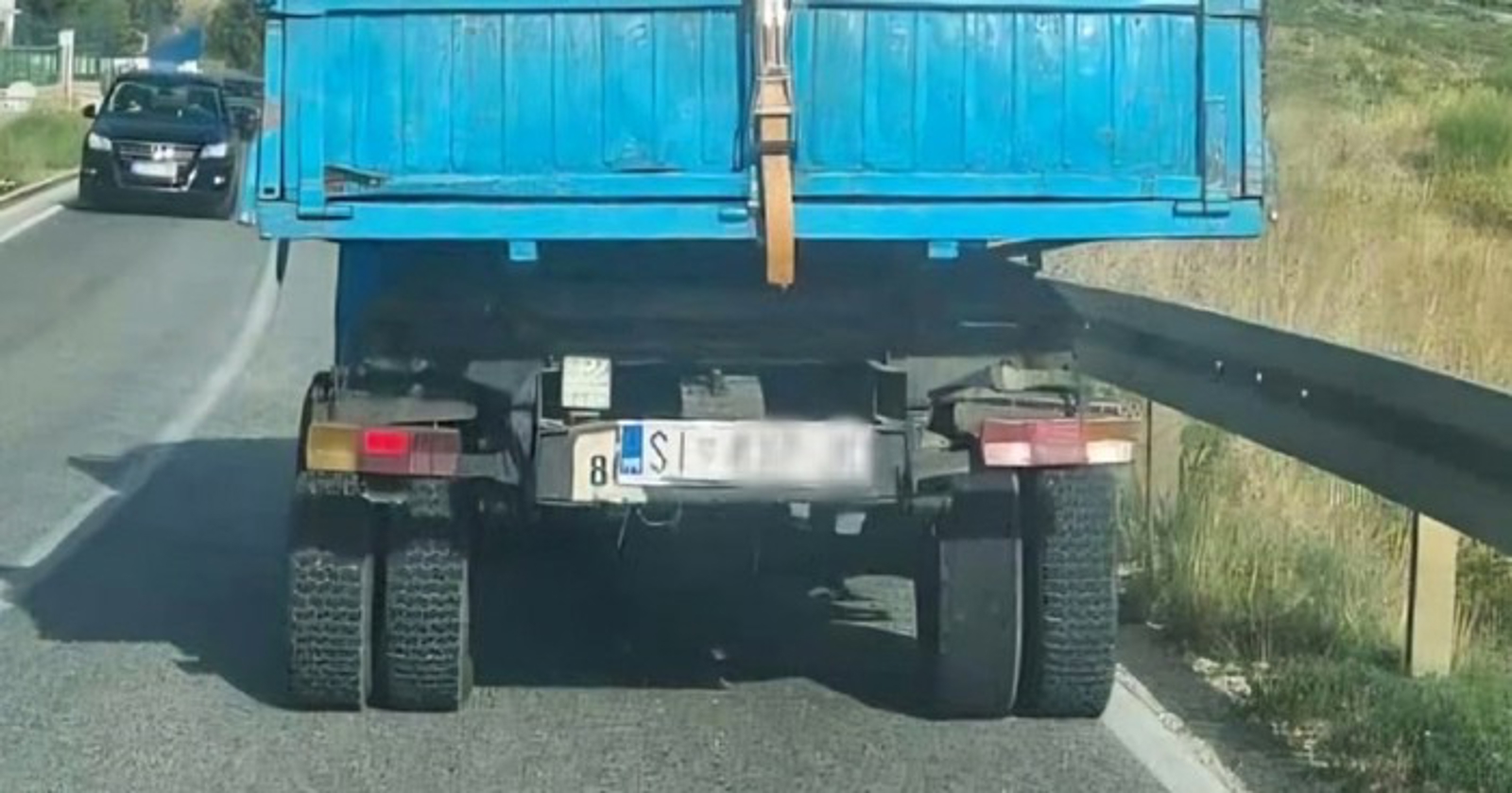 Natpis na kamionu iz Šibenika nasmijao je vozače, zbog ovog se ne mogu naljutiti kad napravi kolonu