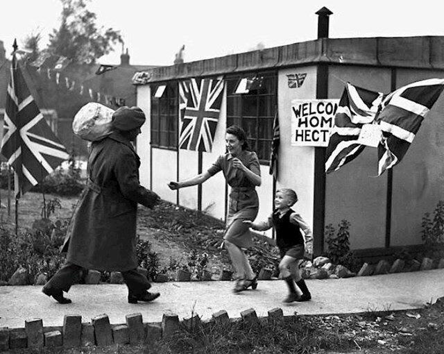 1945: Dan kada se tata vratio kući