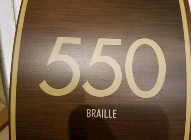Ispod je trebao stajati broj sobe na Brailleovom pismu, ali očito je nastao neki problem u komunikaciji...