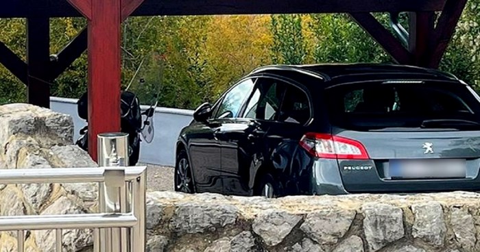 Tip prodaje Peugeota pa je napisao obavijest pored auta, urnebesne greške nasmijale su Hrvatsku