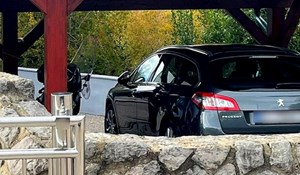 Tip prodaje Peugeota pa je napisao obavijest pored auta, urnebesne greške nasmijale su Hrvatsku