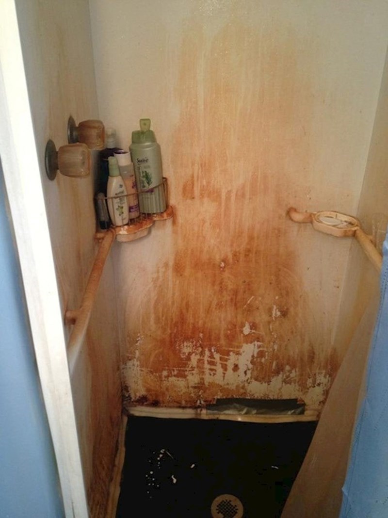 Iznajmio je jeftini smještaj, ovo je tuš