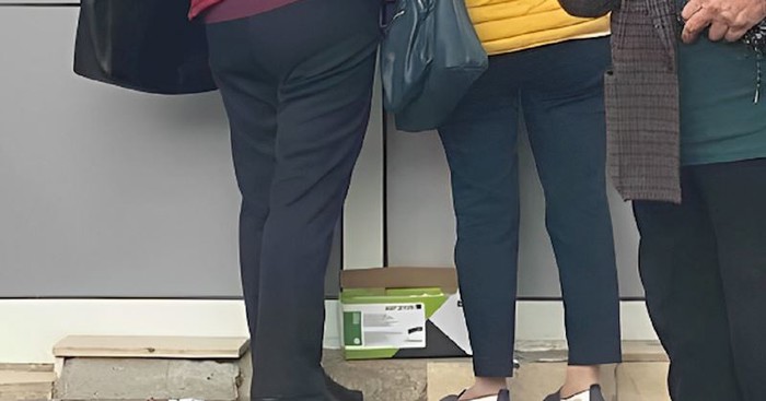 Bake iz Bugarske oduševile su Fejs načinom na koji si "čuvaju leđa". Fotka je urnebesna!