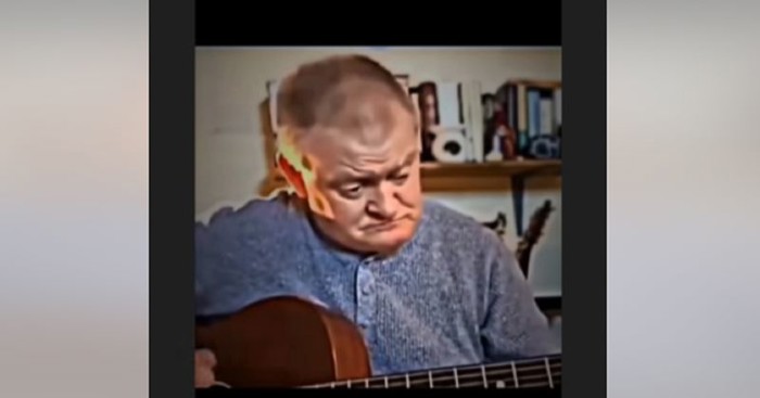 Čovjek se snimao dok pjeva kad se dogodilo nešto neočekivano, ali urnebesno! Video je SVE!
