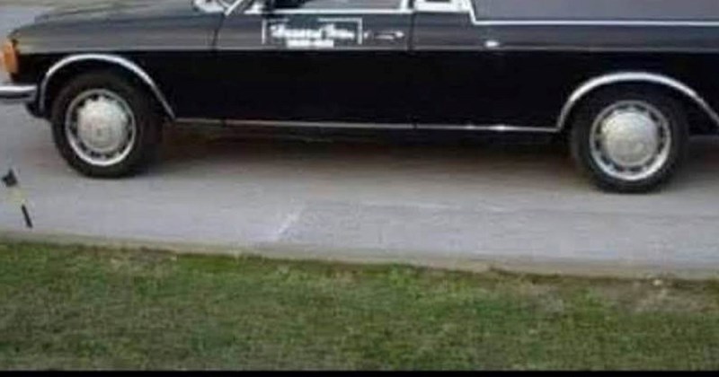 Natpis na kolima pogrebnog poduzeća izazvao je salve smijeha među ljubiteljima crnog humora, plač je