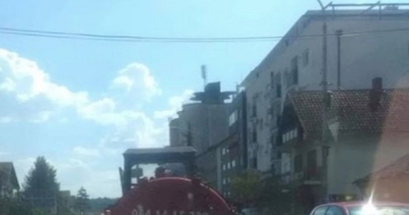 Poduzetnik iz BiH nasmijao je cijelu regiju natpisom na svojem vozilu, morate vidjeti