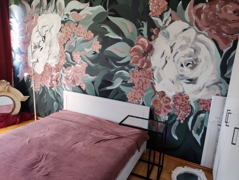 “Tapete su bile jako skupe, pa sam ih odlučio sam slikati. 10 dolara za uzorke boje i oko 30 sati dobre zabave.”